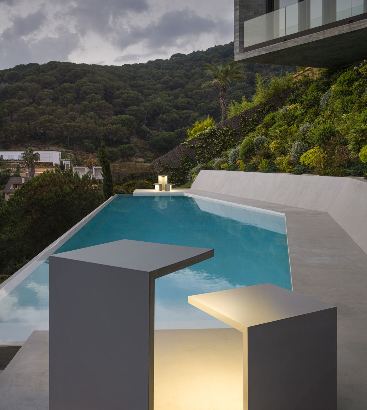 Vibia The Edit - Vibia brightens pool areas