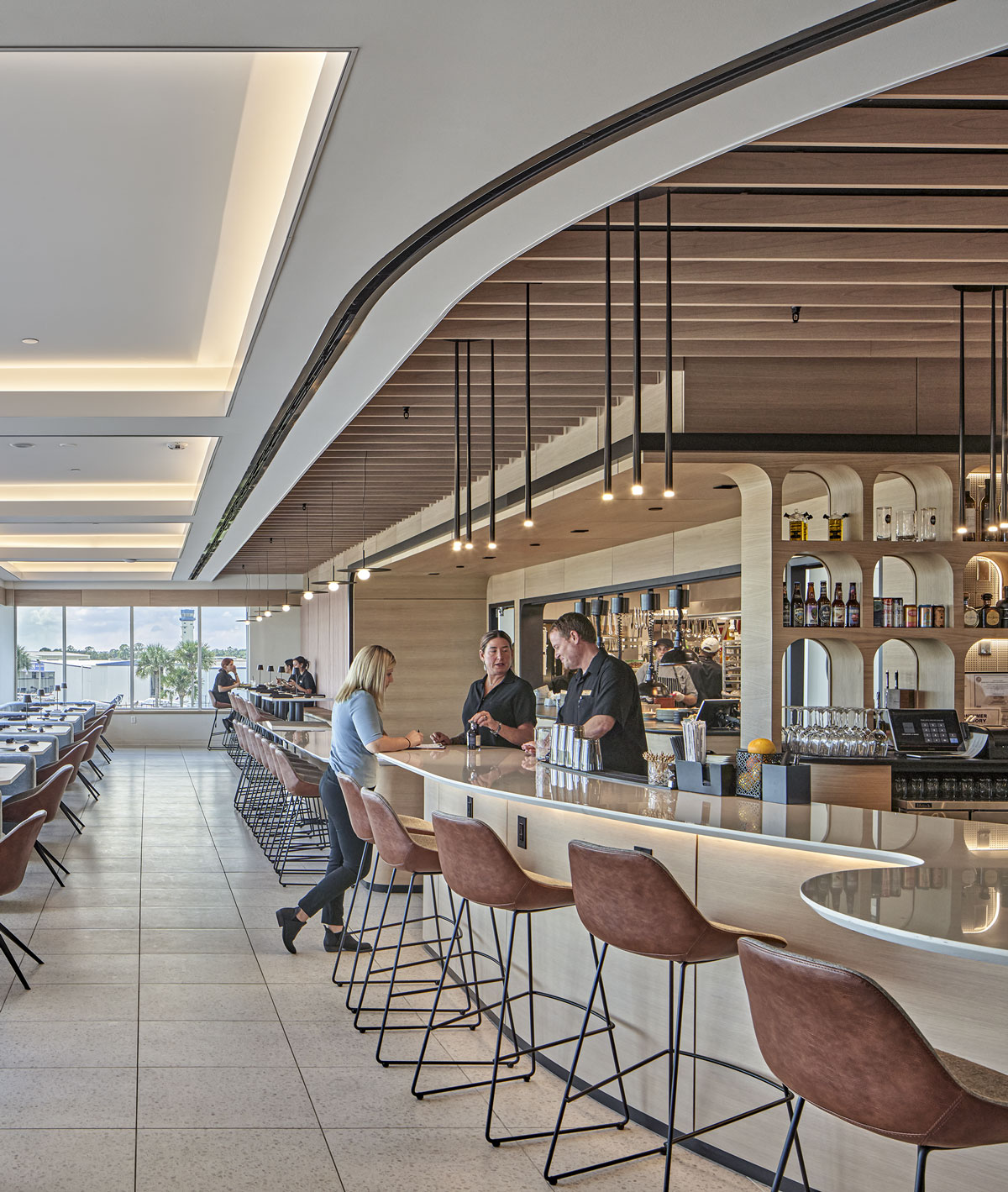 Vibia The Edit - Minimalism and comfort: a restaurant with view of Florida